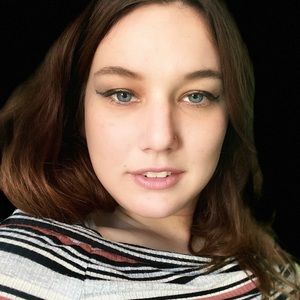 Meet your Posher, Avela